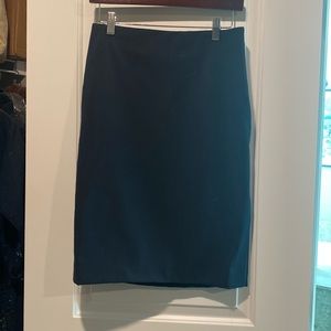 ann Taylor, pencil skirt, side, zip and side slit color navy size 6 curvy